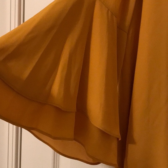 ALFANI V-NECK GOLDEN YELLOW BLOUSE BELL SLEEVE NWT - Picture 2 of 4